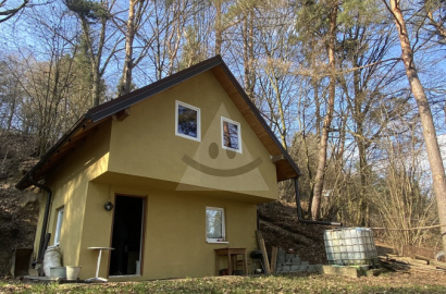 Rekreačný pozemok s murovanou chatou na predaj, Záturčie