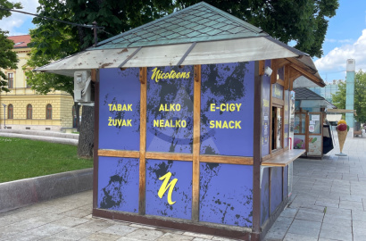 Sales stand for rent, directly on the square